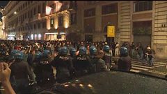 Nella Capitale i teppisti vengono allontanati dal Colosseo