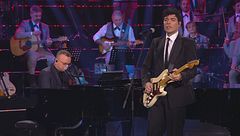 Gigi D'Alessio e Stash in "Napul è"