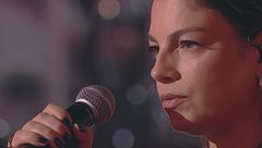 Emma in "Brutta Storia"