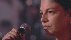 Emma in "Brutta Storia"