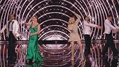 Vanessa Incontrada e Lorella Cuccarini ballano "Dadaumpa"