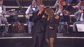 La performance di Gigi D'Alessio e Alessandra Amoroso
