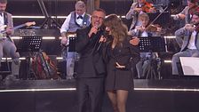 La performance di Gigi D'Alessio e Alessandra Amoroso