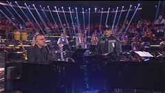 Gigi D'Alessio e Geolier in "Senza Tuccà"