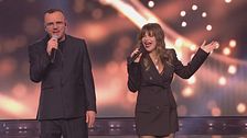 Gigi D'Alessio e Alessandra Amoroso in "Acqua e sale"