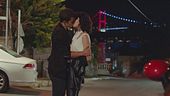 Il bacio tra Lila e Yigit