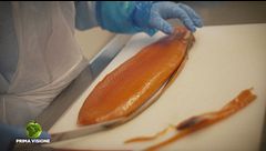 La produzione del salmone affumicato
