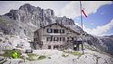 Il Rifugio Tita Secchi sul lago della Vacca