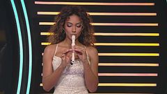 Samira Lui suona la colonna sonora di "Titanic"