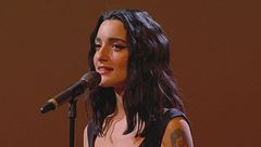 Levante esegue la canzone "Sei tu"