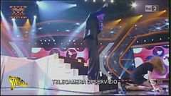 Cadute, scivoloni, botte e gaffe. Le papere in tv di Lorella Cuccarini