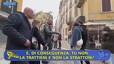«Devi stare zitta e camminare»: a Milano l'esperimento sociale di Staffelli