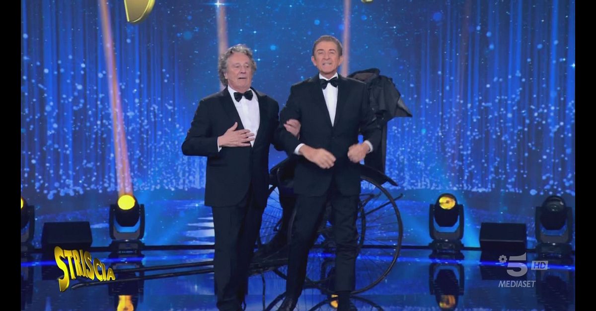 Striscia la notizia: Greggio e Iacchetti al Capodanno Cinese tra draghi sputafuoco e fughe in risciò Video