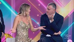 Vieri non si ricorda la data del matrimonio: «Costanza non ti arrabbiare, è un gioco»