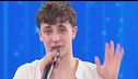 Emiliano lascia la Finale di Amici