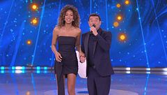 Max Giusti e Samira in "Su di noi"