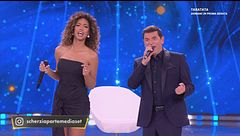 Max Giusti e Samira in "Felicità"