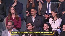 Lo scherzo ad Arianna, la fidanzata gelosa
