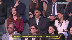 Lo scherzo ad Arianna, la fidanzata gelosa
