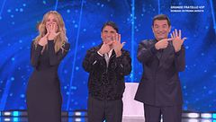 Sal Da Vinci, Alessia Marcuzzi, Max Giusti e la coreografia di "Per sempre sì"