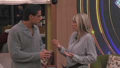 Alessandra osserva le dinamiche tra Nicolò e Lucia