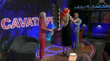 Paola e Raul si sfidano col Tuca Tuca