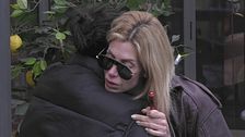 Paola: "Mia mamma non mi ha mai abbracciato"
