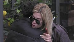 Paola: "Mia mamma non mi ha mai abbracciato"