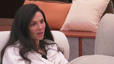 Blu Barbara cerca di ragionare con Lucia sul suo rapporto con Renato