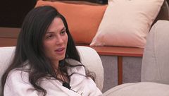 Blu Barbara cerca di ragionare con Lucia sul suo rapporto con Renato