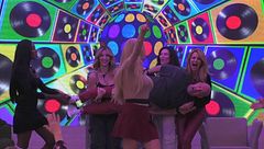 I VIP si scatenano in salone