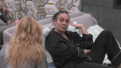 Il parere di Adriana sulle reazioni di Francesca alla lontananza da Raimondo