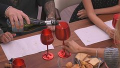 Inizia l'aperitivo: il brindisi dei VIP