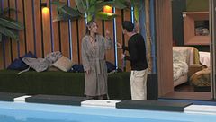 Scoppia la discussione tra Lucia e Renato