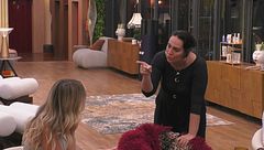 Francesca: "Lucia, tu giochi malissimo le tue carte"