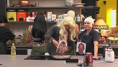 Ai fornelli tra imitazioni e risate