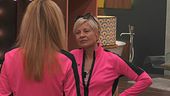 Adriana racconta ad Antonella del confronto tra Alessandra e Paola
