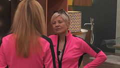 Adriana racconta ad Antonella del confronto tra Alessandra e Paola