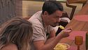 Lucia cerca un chiarimento con Renato