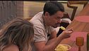 Lucia cerca un chiarimento con Renato
