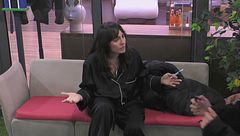 Discussioni tra amici: Francesca a Raimondo: "Pensi che io sia cretina?"