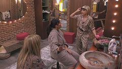 Francesca cerca il chiarimento con Antonella