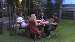 Adriana, Raul, Renato e Nicolò si godono il loro pranzo della vittoria