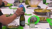Preparate i bicchieri: è tempo di brindare a questa cena stellare