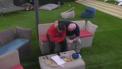 Lo sconforto di Renato dopo lo scontro con Alessandra e Lucia