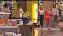 Adriana e Antonella riforniscono la dispensa di farina