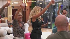 Il brindisi dei VIP per Valeria Marini