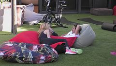 Tra alleanze e conflitti: il confronto tra Renato e Adriana