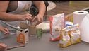 Alessandra insegna a fare la pizza a Francesca