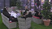Battute e risate: i VIP commentano Renato e Lucia